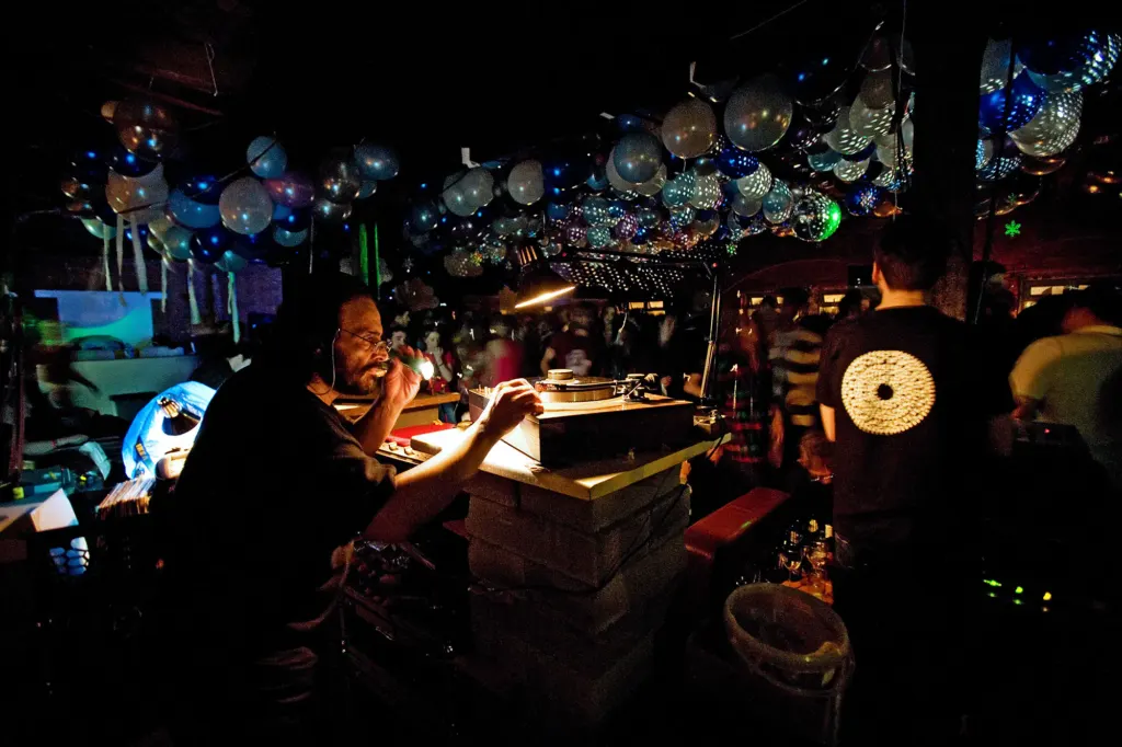 Loft Party — documentary and event photograph in London, UK, frame 3 of 3.